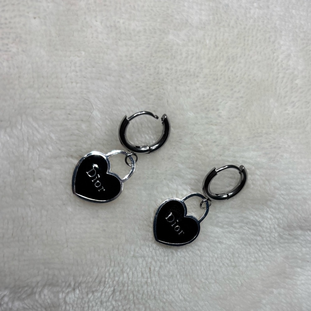 D.I.O.R beauty Vip gift Heart lock earrings